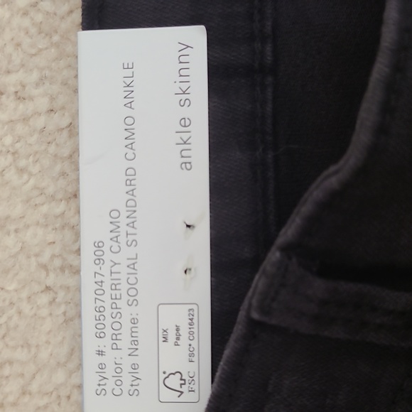NWT Social Standard by Sanctuary size 10 Black/Camo Jeans - Picture 3 of 10